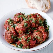 Tapas: Spaanse gehaktballetjes in tomatensaus