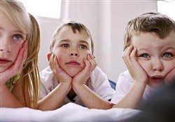 Minder tv kijken maakt kinderen gelukkiger