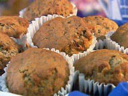 Gezonde muffins met appel, honing en rozijnen