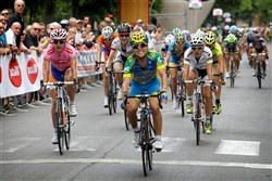 Olds slaat keihard toe in Giro